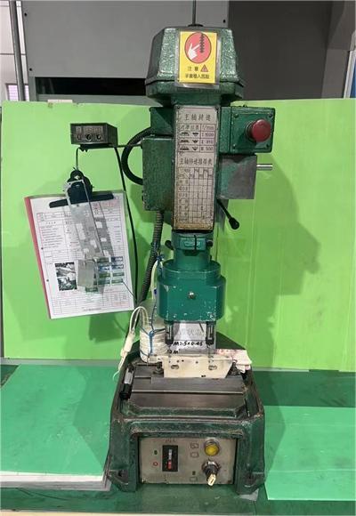 13、單軸攻絲機.jpg
